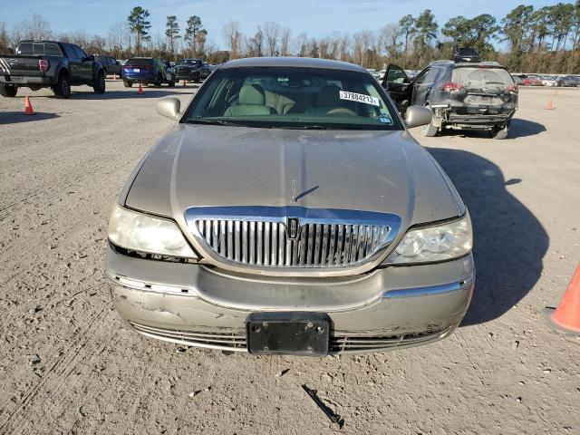 1LNHM81W04Y650717 - 2004 LINCOLN TOWN CAR EXECUTIVE GOLD photo 5