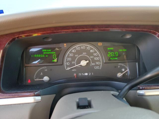 1LNHM81W04Y650717 - 2004 LINCOLN TOWN CAR EXECUTIVE GOLD photo 9