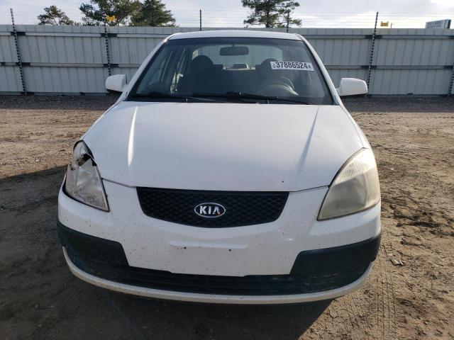 KNADE123686317822 - 2008 KIA RIO BASE WHITE photo 5