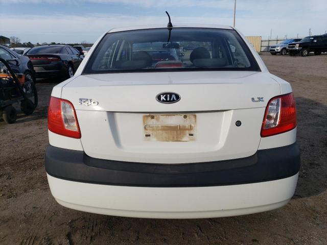 KNADE123686317822 - 2008 KIA RIO BASE WHITE photo 6