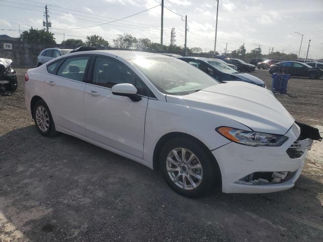 3FA6P0G76HR392783 - 2017 FORD FUSION S WHITE photo 4