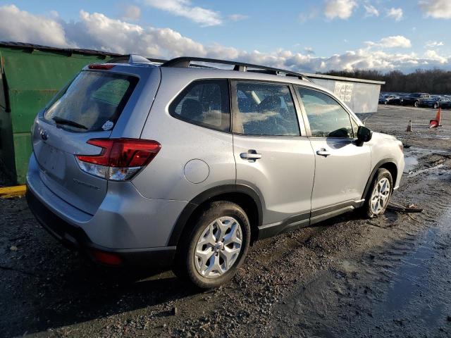 JF2SKACC6KH537010 - 2019 SUBARU FORESTER SILVER photo 3