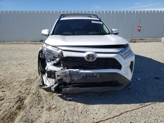 2T3W1RFV0PC236881 - 2023 TOYOTA RAV4 XLE WHITE photo 5