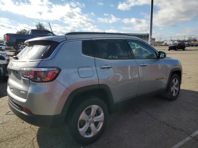 3C4NJDBB2KT850680 - 2019 JEEP COMPASS LATITUDE SILVER photo 3