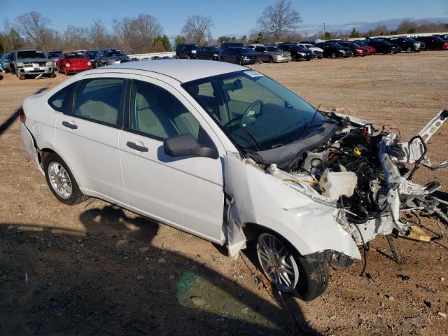 1FAHP35NX8W268220 - 2008 FORD FOCUS SE WHITE photo 4