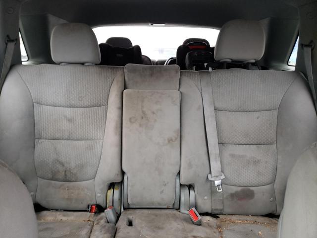 5XYKTDA20BG123950 - 2011 KIA SORENTO BASE SILVER photo 10