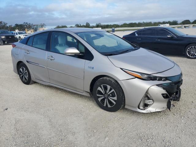 JTDKARFP2H3026737 - 2017 TOYOTA PRIUS PRIM 银色 照片 4