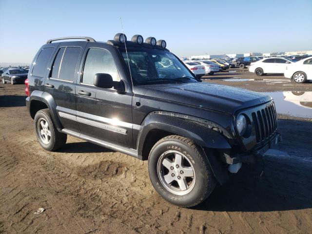 1J8GL38K85W647983 - 2005 JEEP LIBERTY RENEGADE BLACK photo 4