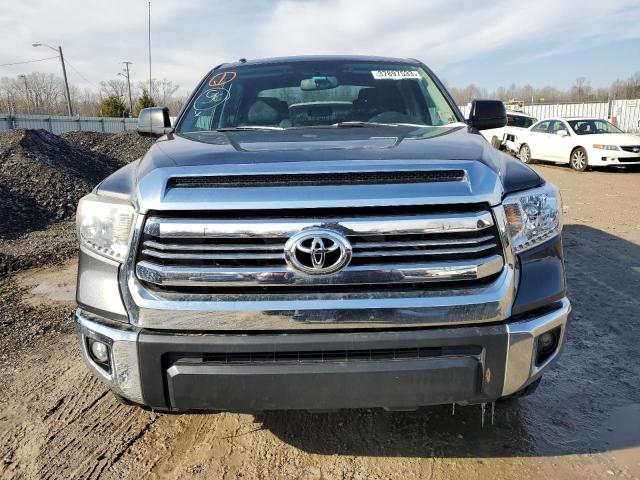 5TFDW5F19GX562798 - 2016 TOYOTA TUNDRA CREWMAX SR5 GRAY photo 5