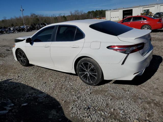 4T1B11HK7JU635112 - 2018 TOYOTA CAMRY L WHITE photo 2