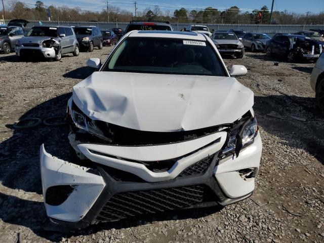 4T1B11HK7JU635112 - 2018 TOYOTA CAMRY L WHITE photo 5