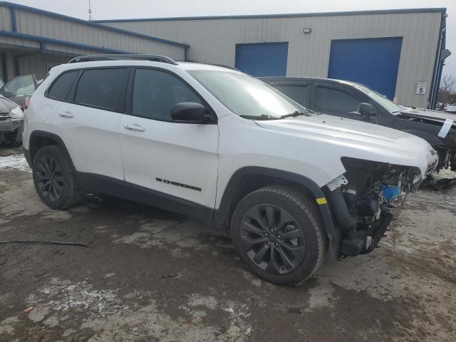 1C4PJMMX0MD182825 - 2021 JEEP CHEROKEE LATITUDE LUX WHITE photo 4