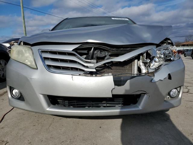 4T1BF3EK2AU004933 - 2010 TOYOTA CAMRY BASE SILVER photo 5