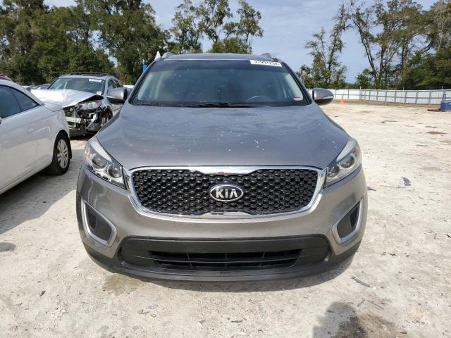 5XYPG4A39HG219717 - 2017 KIA SORENTO LX GRAY photo 5