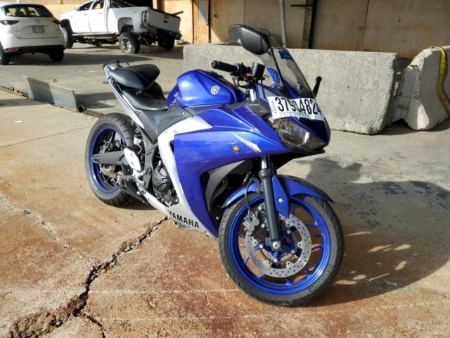 MH3RH06Y1HK016917 - 2017 YAMAHA YZFR3 BLUE photo 2