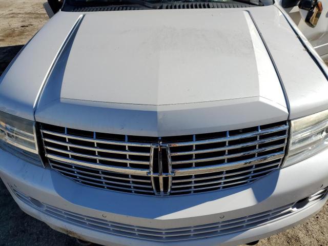 5LMJJ2J5XBEJ04002 - 2011 LINCOLN NAVIGATOR თეთრი ფოტო 12
