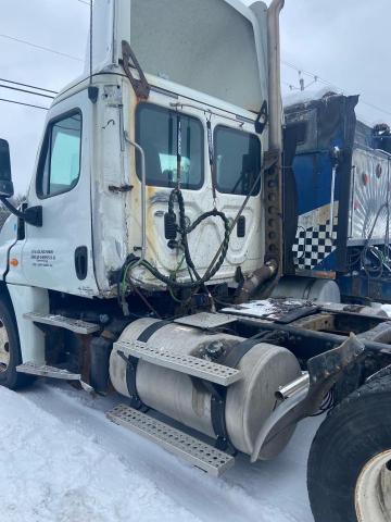 1FUJGEDR7DLFD7465 - 2013 FREIGHTLINER CASCADIA 1 WHITE photo 6