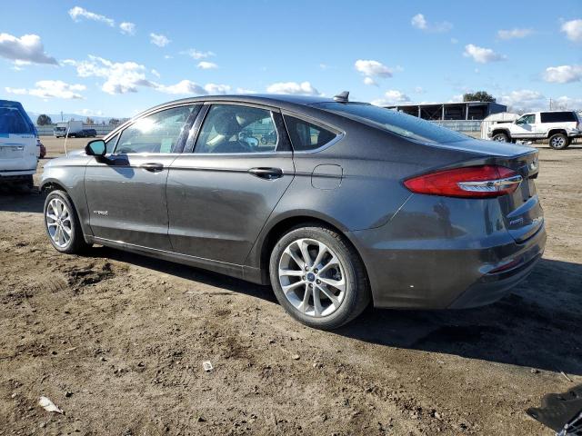 3FA6P0LU9KR201490 - 2019 FORD FUSION SE GRAY photo 2