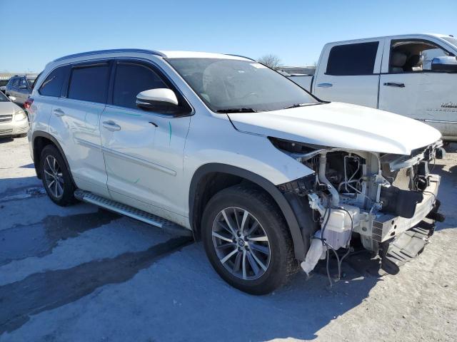 5TDJZRFH9JS822175 - 2018 TOYOTA HIGHLANDER SE WHITE photo 4