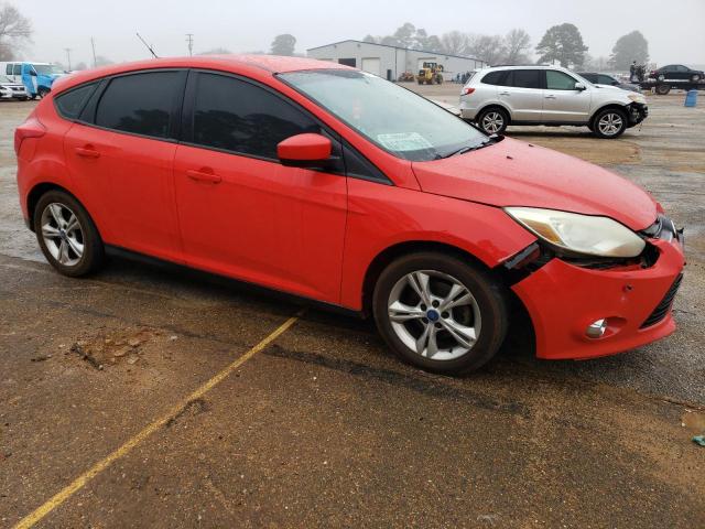 1FAHP3K21CL183285 - 2012 FORD FOCUS SE RED photo 4