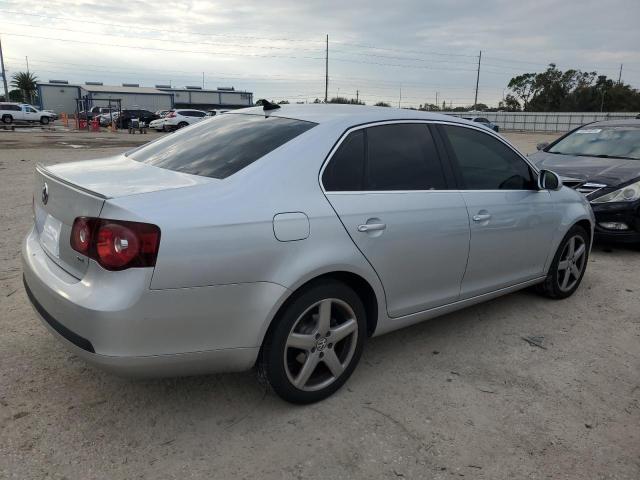 3VWRL7AJ1AM069774 - 2010 VOLKSWAGEN JETTA TDI SILVER photo 3