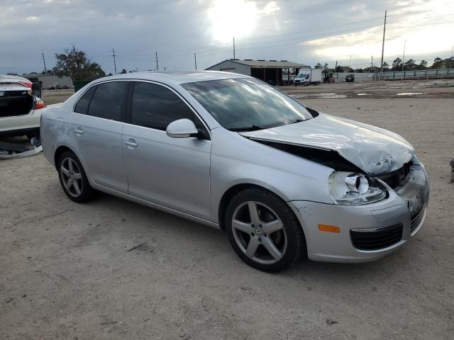 3VWRL7AJ1AM069774 - 2010 VOLKSWAGEN JETTA TDI SILVER photo 4