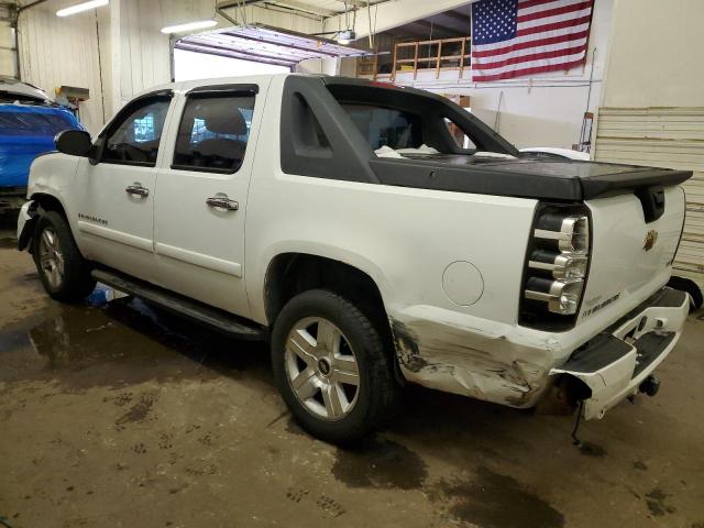 3GNFK12387G153921 - 2007 CHEVROLET AVALANCHE K1500 WHITE photo 2