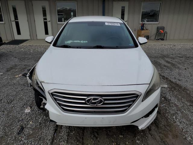 5NPE24AF3FH072008 - 2015 HYUNDAI SONATA SE WHITE photo 5