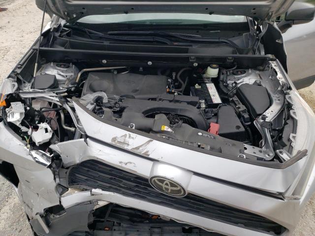 JTMH1RFVXKD033915 - 2019 TOYOTA RAV4 LE SILVER photo 11