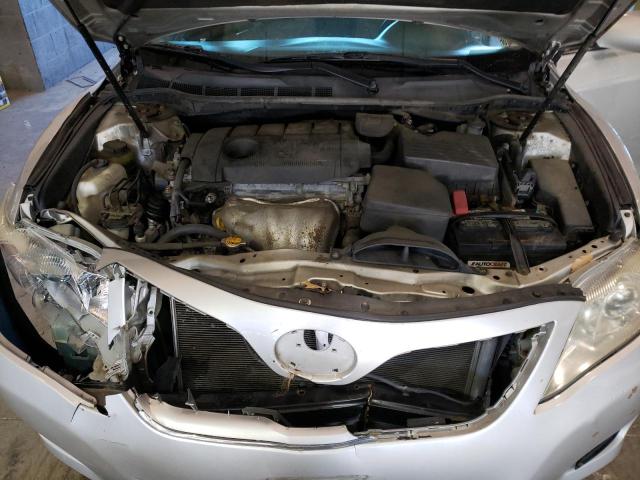 4T1BF3EK1BU174931 - 2011 TOYOTA CAMRY BASE SILVER photo 11