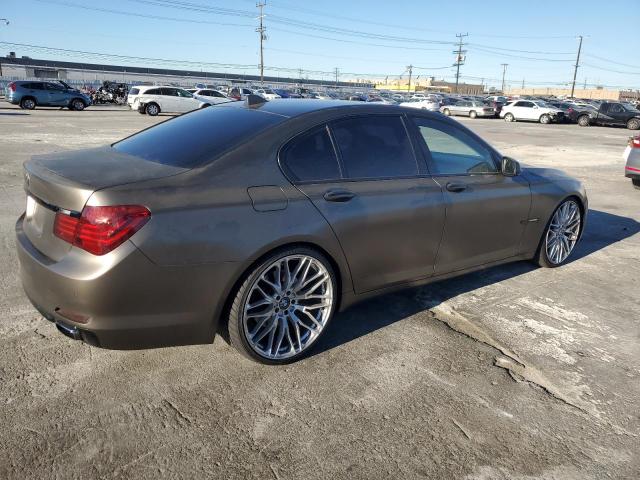 WBAKA4C55CC613607 - 2012 BMW 740 I GRAY photo 3