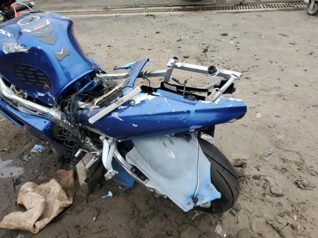 JS1GR7HA222101097 - 2002 SUZUKI GSX-R750 BLUE photo 9