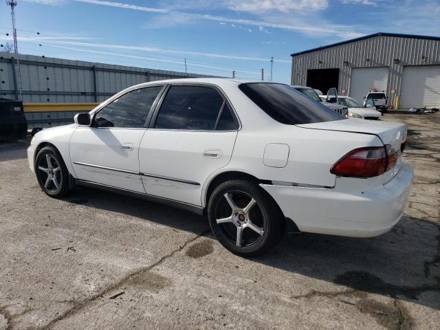 1HGCG5546WA129768 - 1998 HONDA ACCORD LX WHITE photo 2