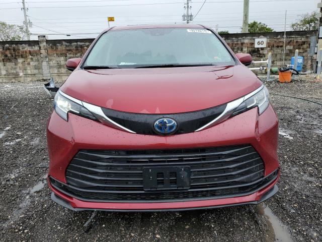 5TDBSKFC3NS063677 - 2022 TOYOTA SIENNA LE RED photo 5