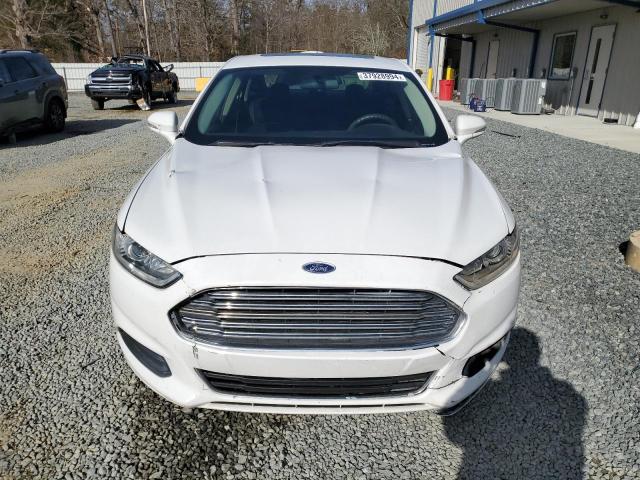 3FA6P0H78GR175359 - 2016 FORD FUSION SE WHITE photo 5