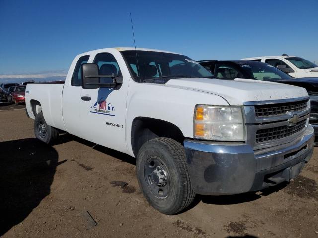 1GCHK29K38E172907 - 2008 CHEVROLET 2500 K2500 HEAVY DUTY WHITE photo 4