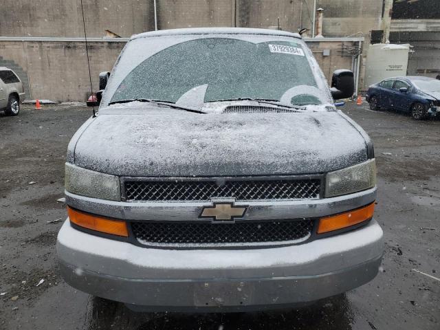 1GAHG35U041208366 - 2004 CHEVROLET EXPRESS G3 GRAY photo 5