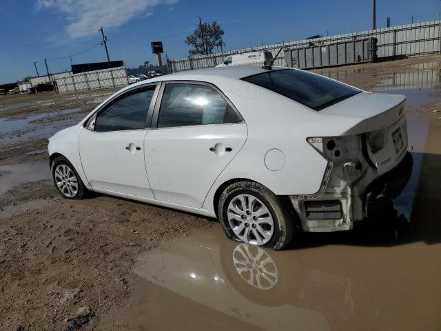 KNAFT4A23B5435820 - 2011 KIA FORTE LX WHITE photo 2