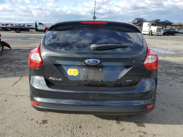 1FAHP3M2XCL426248 - 2012 FORD FOCUS SEL BLACK photo 6