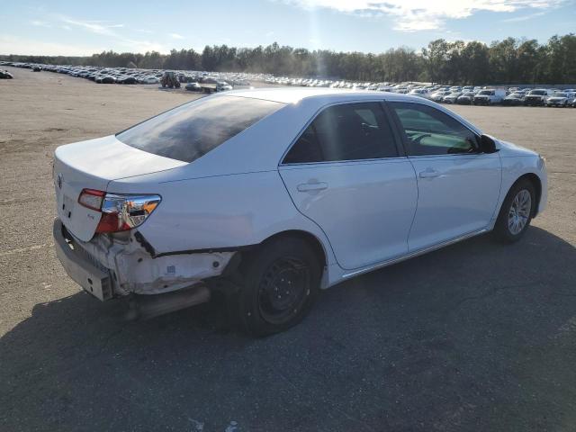 4T1BF1FK7EU327268 - 2014 TOYOTA CAMRY L WHITE photo 3