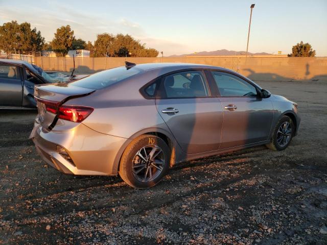 3KPF24AD5RE699661 - 2024 KIA FORTE LX GRAY photo 3