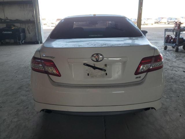 4T1BF3EKXAU515984 - 2010 TOYOTA CAMRY BASE WHITE photo 6