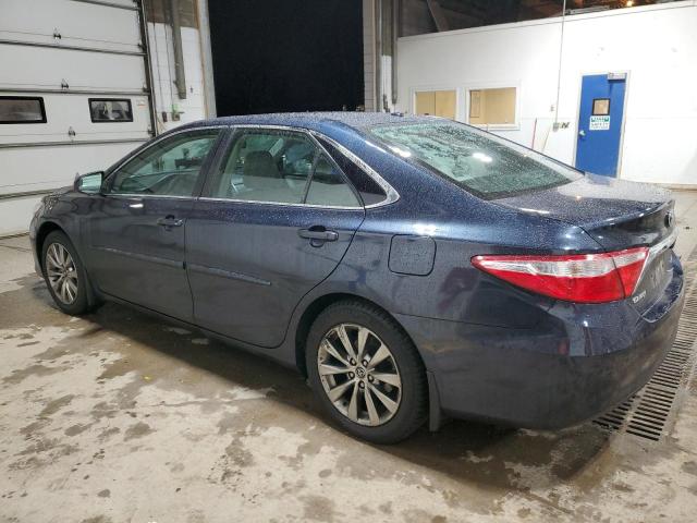 4T1BF1FKXGU529945 - 2016 TOYOTA CAMRY LE BLUE photo 2