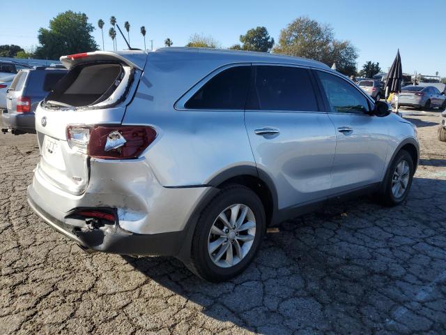 5XYPG4A39HG304184 - 2017 KIA SORENTO LX SILVER photo 3