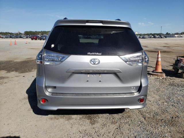 5TDXZ3DC8HS815582 - 2017 TOYOTA SIENNA SE SILVER photo 6