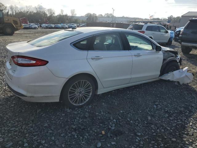 3FA6P0HD3FR123769 - 2015 FORD FUSION SE WHITE photo 3