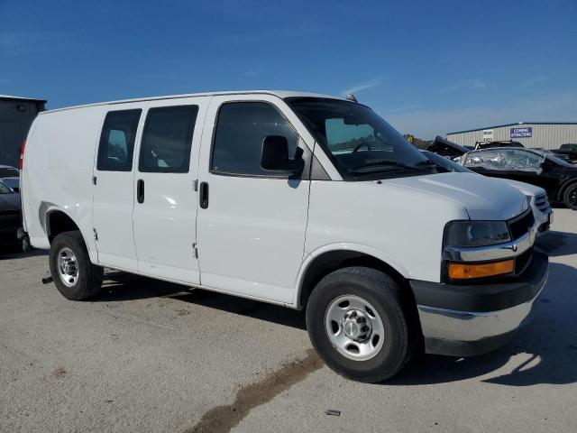 1GCWGAFP8N1142808 - 2022 CHEVROLET EXPRESS G2 WHITE photo 4