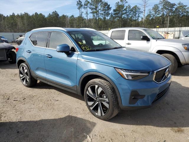 YV4L12UN4P2103946 - 2023 VOLVO XC40 PLUS BLUE photo 4