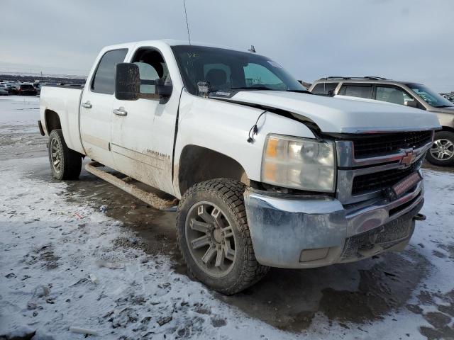 1GCHK23607F519131 - 2007 CHEVROLET SILVERADO K2500 HEAVY DUTY WHITE photo 4