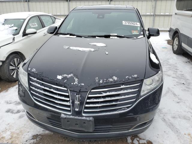 2LMHJ5NK7JBL01730 - 2018 LINCOLN MKT BLACK photo 5